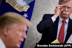 Президент США Дональд Трамп (ліворуч) і його радник з питань національної безпеки Джон Болтон. Вашингтон, 13 травня 2019 року