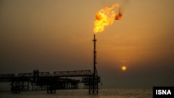 Парсы шығанағындағы Иранның көне мұнай платформасы. 2015 жылдың қазаны.