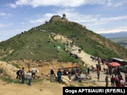 ახალგაზრდები წინაპართა ამ ტრადიციას განსხვავებულად აფასებენ. დღეს ისინი გორიჯვარზე ცხვრებით და მამლებით არ ასულან.