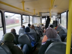 Транспорт працює без фіксованої кількості людей, яка може їхати