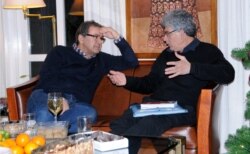 با نسیم خاکسار نویسنده سرشناس ایرانی