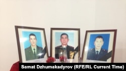 12-октябрда кылмышкерлердин колунан мерт болгон абак кызматкерлери.