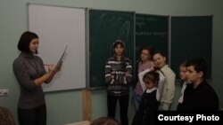 Оппозициячыл активист Навальный Орусиядагы окуу жайлардын сапаты начар экенин эскертти.