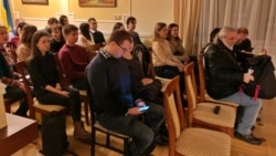 Глядачі на прем'єрі фільму «Крути 1918» у Празі, Чехія, 29 січня 2020