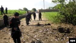 Пакистандын коопсуздук күчтөрү миналарды издеп жатат. Бажаур району. Архив