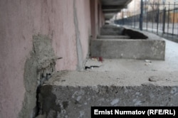 Жаңы үйдөгү жарака