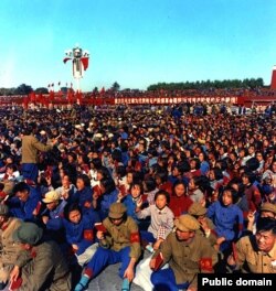 Хунвейбины на площади Тяньаньмэнь. 15 сентября 1966