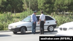 В 2019 году в Туркменистане утвердили правило, по которому вес сотрудника полиции не должен превышать 100 килограммов 2019 жылы Түркіменстан билігі полиция қызметкерінің салмағы 100 келіден аспауы керек деген ереже бекітті.