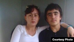 Мижгона Худойдодова вместе с сыном