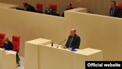 ნოდარ ხადური