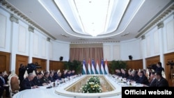 Переговоры президентов Таджикистана и Узбекистана. Душанбе, 9 марта 2018 года. Фото пресс-службы президента РТ
