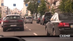 Через кілька хвилин по тому кортеж знову використав смугу громадського транспорту, – щоб не стояти в заторі