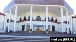 اخندزاده: د وکیلانو ترمنځ د تقنیني فرمان په اړه درې ډوله نظرونه موجود دي.