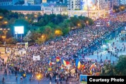 Mii de români au ieșit pe străzi în 2013 pentru a protesta împotriva exploatării aurului cu cianuri