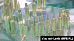 Municione të ekspozuara gjatë një panairi për armë dhe pajisje ushtarake në Beograd më 2013. 