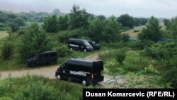 Žandarmerija pretražuje teren, Bela Crkva