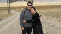 Максат Султакеев с матерью.