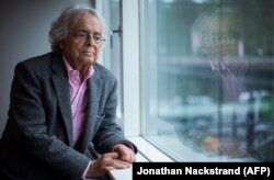 آدونیس، شاعر سوری در نمایشگاه کتاب سوئد در سپتامبر ۲۰۱۶