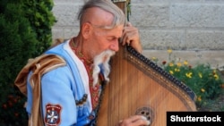 Український бандурист Остап Кіндрачук. Крим, Ялта, 14 липня 2012 року