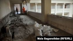 В тбилисском здании парламента ведутся восстановительные работы