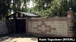 Дом, который ранее использовался ахмадийской общиной Алматы для проведения религиозных обрядов. 19 июня 2012 года.