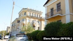 Архитектурные постройки в старой части города Темиртау, задействованные в съемках фильма "Путь лидера". Темиртау, 21 августа 2012 года.