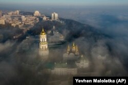 Vedere aeriană a Mânăstirii Cavernelor (Peșterilor) sau Kyiv-Pecersk Lavra, Kiev, 10 noiembrie 2018