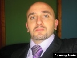 Aleksandar Zeković, aktivista za ljudska prava, zaključuje da se radi o ozbiljnoj kompromiraciji institucija koje su u obavezi da brinu o ljudskim pravima građana.