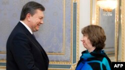 Viktor Ianukovici cu Catherine Ashton.
