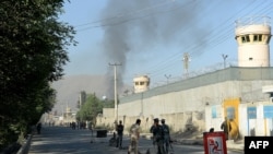 Президент сарайынын дарбазасынан чыккан кара түтүн. 25-июнь, 2013-жыл.