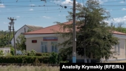 Станція Сирень (до 1952 року – Сюрень). Звідси радянська влада під час депортації силоміць вивезла за межі півострова десятки тисяч кримських татар