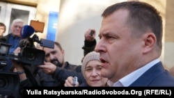 Борис Філатов в оточенні журналістів