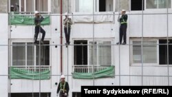 Бишкекте курулуп жаткан үйлөр.