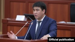 Жанар Акаев.