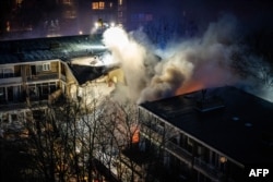 Imagini ale clădirii parțial distruse, la puțin timp după explozie.