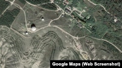 Російський військовий об'єкт на хребті Тепе-Оба під Феодосією, скриншот супутникової карти Google
