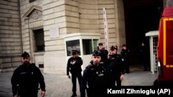 Поліція перекрила район та шукає нападника. Фото ілюстративне