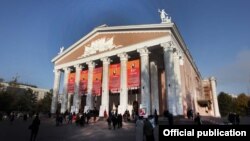 Здание Национального академического театра оперы и балета имени Абдыласа Малдыбаева, Бишкек.