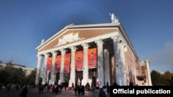 Здание Кыргызского национального академического театра оперы и балета имени Абдыласа Малдыбаева, Бишкек.