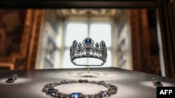 Луврдан уурдалган буюмдардын бири