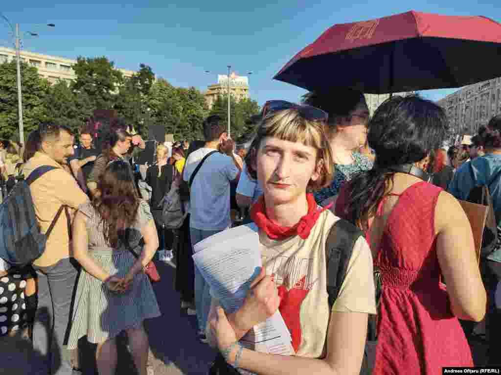 Teodora, 29 ani, social media specialist: „Am văzut foarte multă blamare a victimelor în societate. Ar fi important să se discute cauzele economice care duc la violențe.”