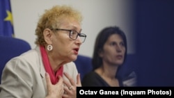 Renate Weber a fost schimbată din funcție, dar CCR a susținut că demersul este neconstituțional și s-a întors pe post