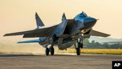 A Russian MiG-31 fighter jet carrying a Kinzhal missile takes off from the Hemeimeem air base in Syria in 2021. 