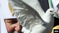 А що насправді за «голубом миру»?