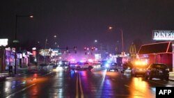 Екстрені служби працюють на місці події після того, як невеликий літак розбився в околицях на північному сході Філадельфії, 31 січня 2025 року.