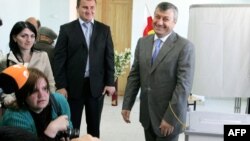 Одни говорят о росте популярности Эдуарда Кокойты, другие, наоборот, отмечают, что в 2017 году он собирал куда больше народа