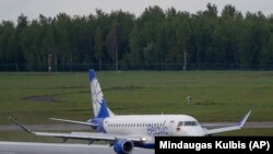 Раніше країни-члени Європейського союзу ввели заборону на використання білоруською авіацією повітряного простору всіх 27 держав ЄС