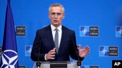 Jens Stoltenberg sajtótájékoztatója a NATO brüsszeli székházában