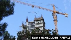 ბათუმის ტექნოლოგიების უნივერსიტეტის ცათამბჯენის მშენებლობა. 2012 წლის 30 ივნისი.