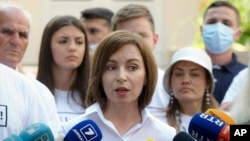 Мая Санду перемогла Додона на президентських виборах минулого року, але була змушена ділити владу з проросійським парламентом, обраним у 2019 році